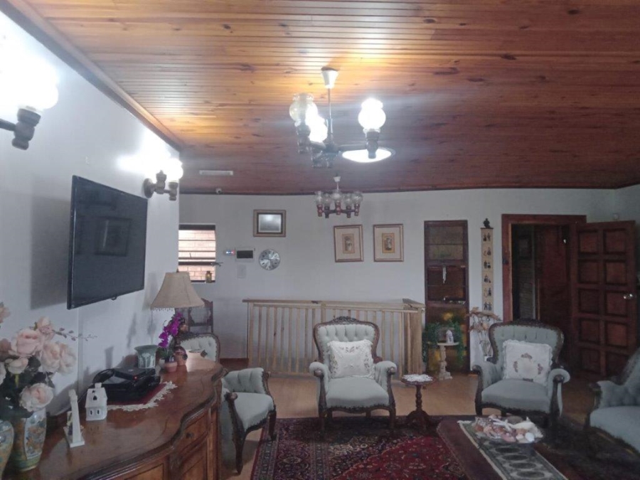 6 Bedroom Property for Sale in Paradise Beach Eastern Cape